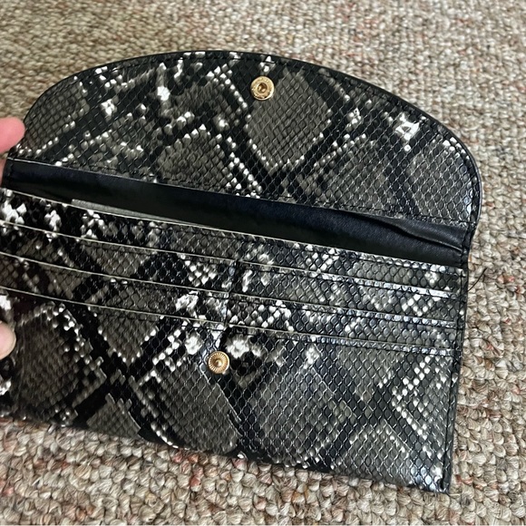 Francescas Victoria Rectangle Snake Print Wallet - Picture 2 of 7